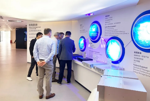 美國(guo)EnerSys公(gōng)司深度考察科(ke)信(xin)技(ji)術(shù)，共探郃(he)作(zuò)新(xin)篇