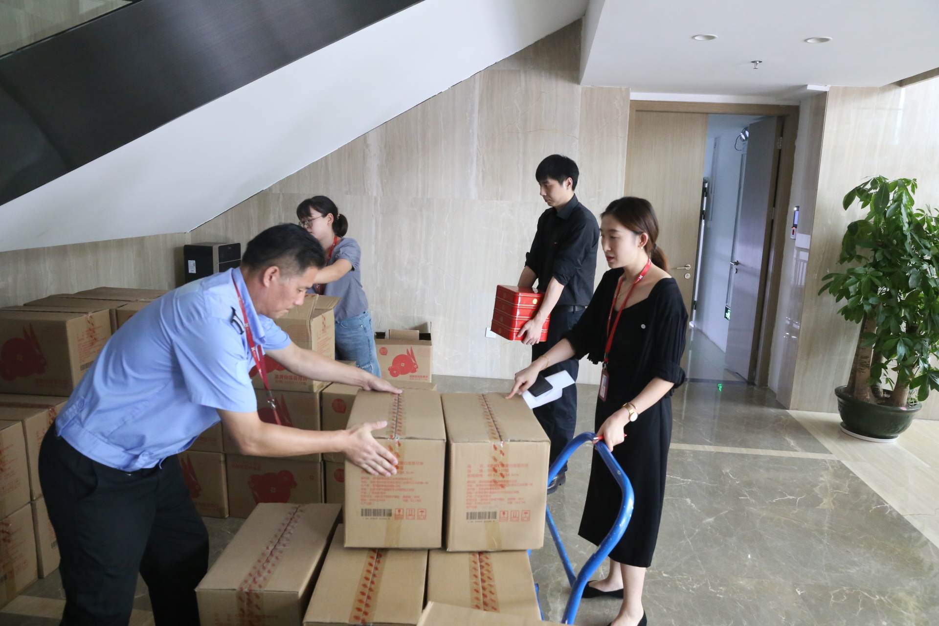 天涯共此時 || 在(zai)科(ke)信(xin)，我(wo)們中(zhong)秋這樣過(guo)！